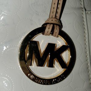 MICHAEL by Michael Kors Jet Set Monogram Patent le